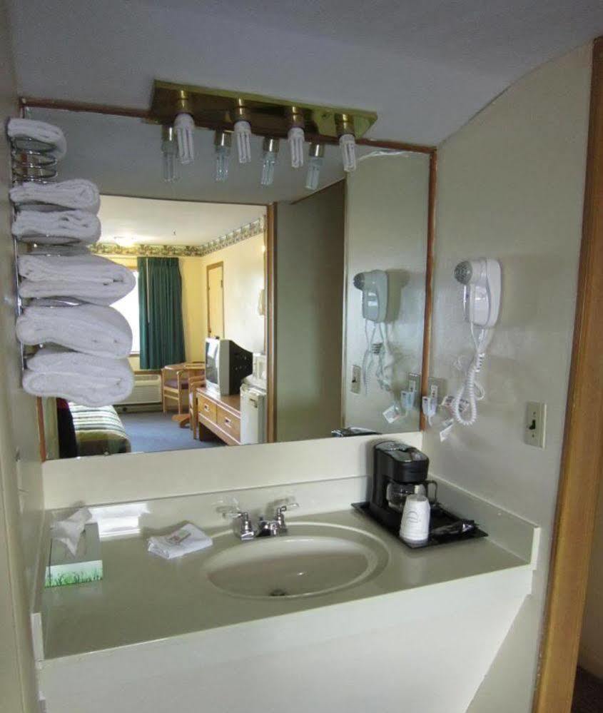 Cassville Budget Inn Bagian luar foto